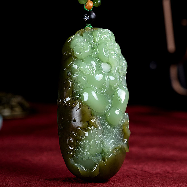 星光玉道和田玉弥勒佛新疆玉佛吊坠 女性玉石饰品的优雅选择